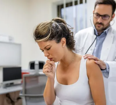 Da sinusite até o refluxo: Quais são as causas da sua tosse?