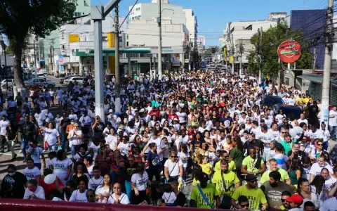 Marcha para Jesus reúne centenas de fiéis em Macaé