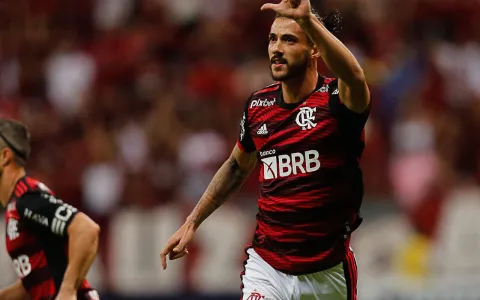Mesmo poupando titulares, Flamengo vence Coritiba 