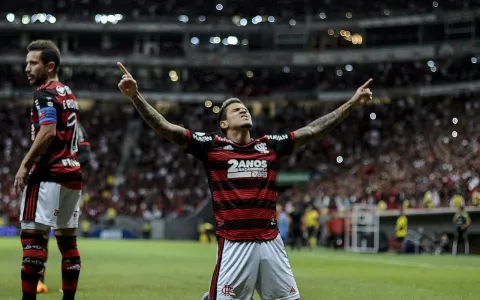 Flamengo consolida reação no Brasileiro com golead