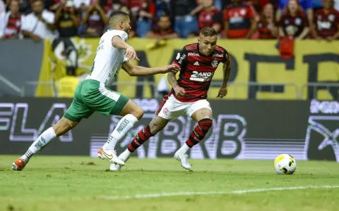 Everton Cebolinha tem estreia com quase gol, dribl