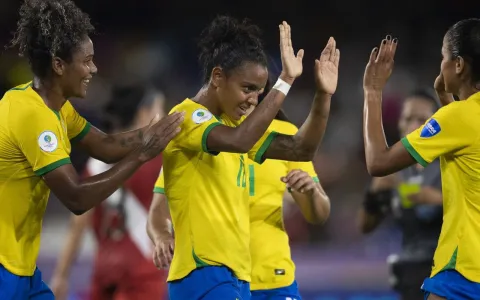 Brasil encara Paraguai em semi decisiva da Copa Am