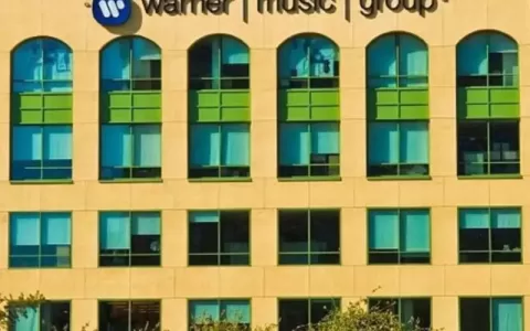 Warner Music se une à DressX para lançar NFT Weara