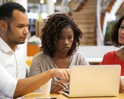 Febraban promoverá curso gratuito de tecnologia para mulheres e pessoas negras